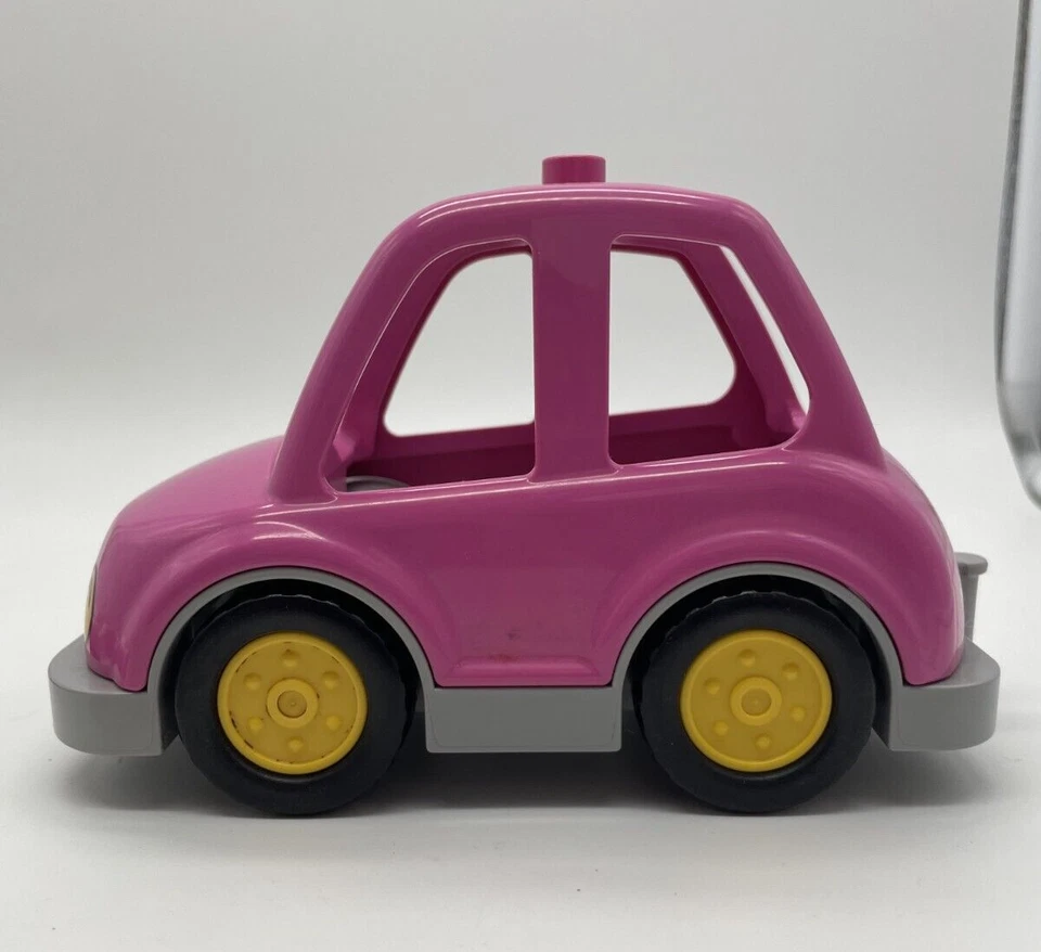 Lego Duplo Pink Car With 4 Figures Family Mom Dad Child Dog 2012 - Image 3 of 4