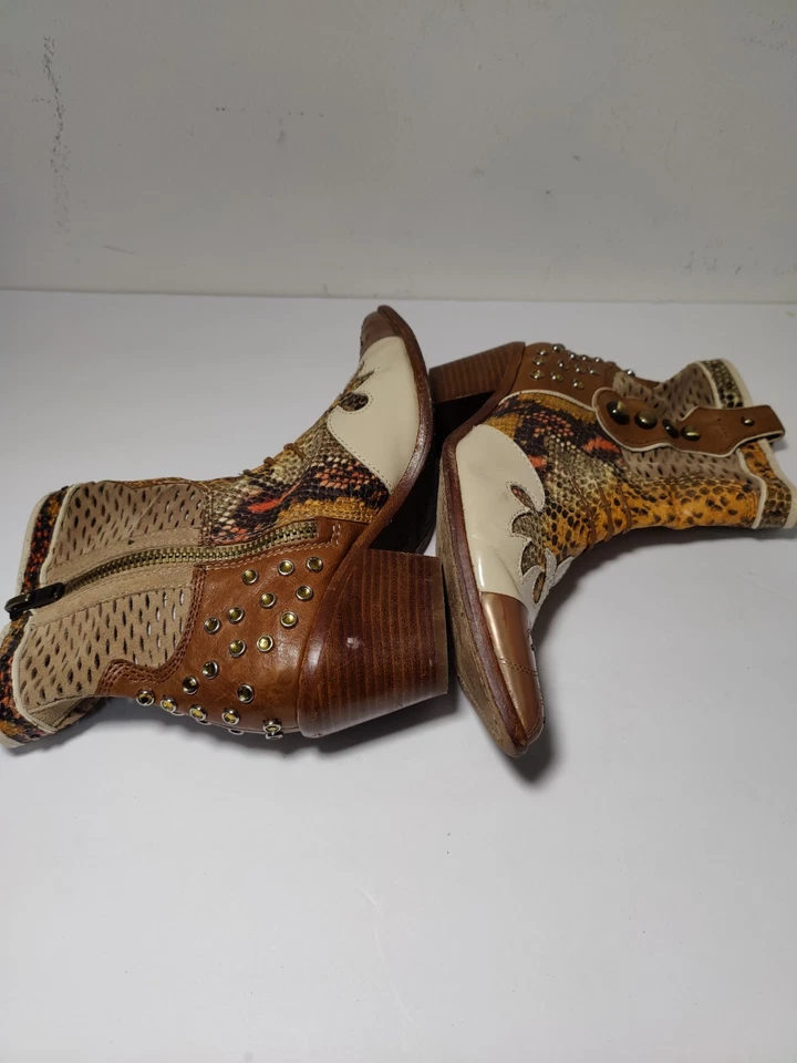 Botas de Vaquero Donald J Pliner Soroh Western Tachonadas al Tobillo 8.5M Únicas Multicolor Foto 4 de 4