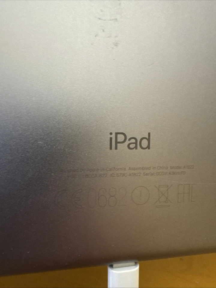 Apple iPad (5th generation) · 32GB · Wi-Fi, Foto 3 von 3