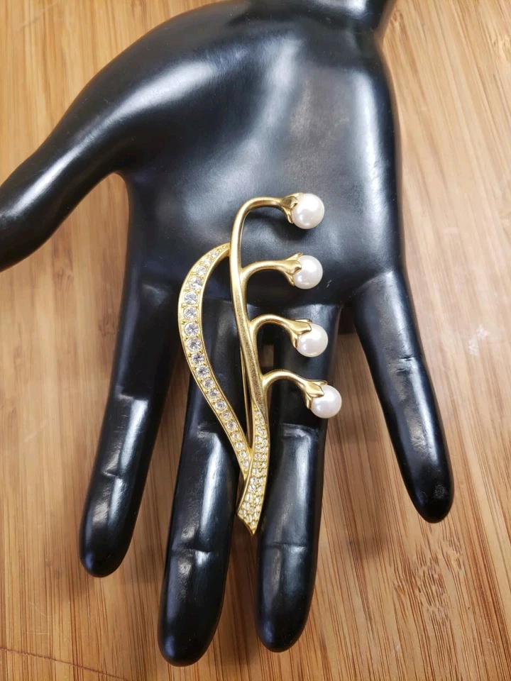 Broche Flor Cristal y Perla Lirio del Valle Firmado Swarovski Cisne Foto 2 de 4