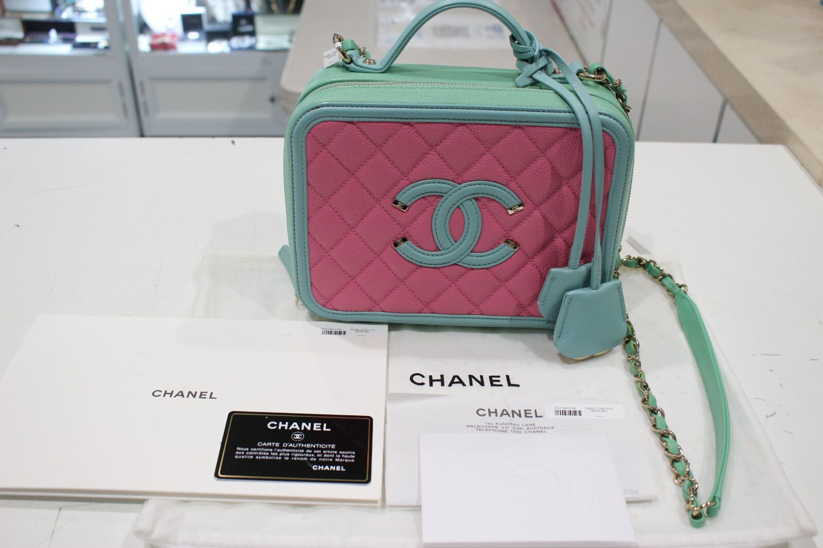2019 CHANEL Caviar Quilted Medium CC Filigree Vanity Case Pink Green