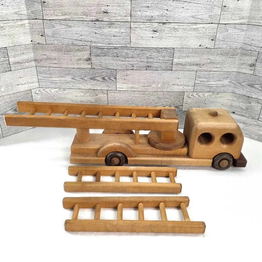 Camión de bomberos de madera artesanal vintage Pfeifer Toys 1975 20" de largo Foto 3 de 4