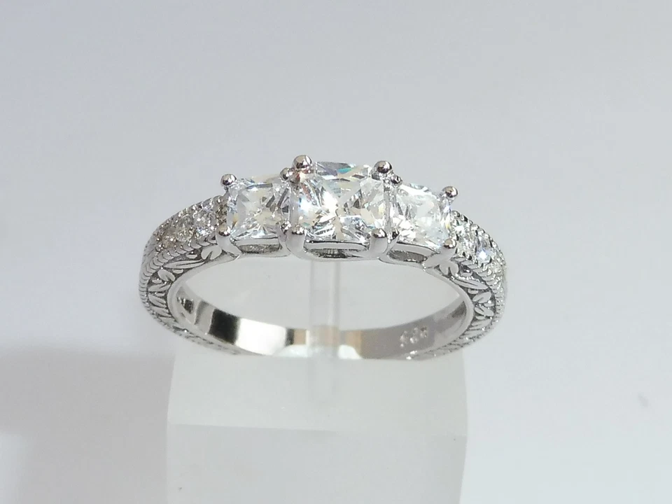 Donna Anello in oro bianco con zaffiri bianchi in argento massiccio 925 - Immagine 2 di 4