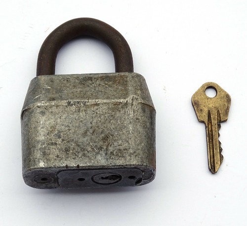 Ancien Cadenas à clé Soviétique. URSS/ СССР. Etat de marche. Avec 1 clé