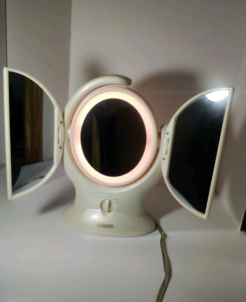 ESPEJO DE MAQUILLAJE PORTÁTIL CONAIR VINTAGE CON 4 AJUSTES DE LUZ Foto 2 de 4