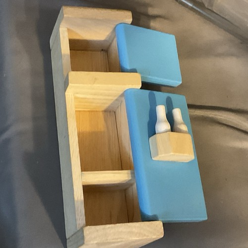 Refrigerador de madera para casa de muñecas Plan Toys - Imagen 2 de 3
