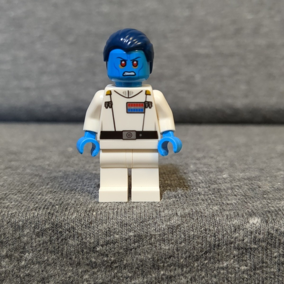 Lego Star Wars Admiral Thrawn SW0811 EUC | eBay Lego Star Wars Admiral Thrawn SW0811 EUC | eBay