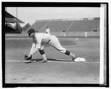 Photo:1924 Baseball First Baseman Fielding on Base Black and White Photo