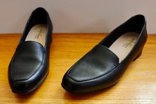 COLLECTION by CLARKS ULTIMATE COMFORT BLACK FAUX LEATHER SLIP ON FLATS  SIZE 5