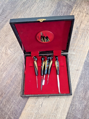 Vintage Haddad Jezzine manicure set Lebanese Phoenix Bakelite Handles W/Case