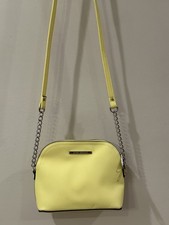 Borsa a tracolla Steve Madden giallo fluo verde con tracolla a catena