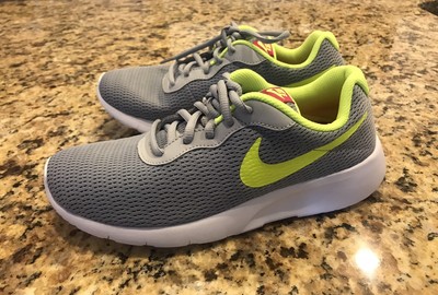 nike tanjun wolf grey