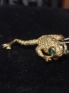 Napier FROG Gold Gilt Finish  Pin and His ROMAN Salamander ‘girlfriend’ LOVE?