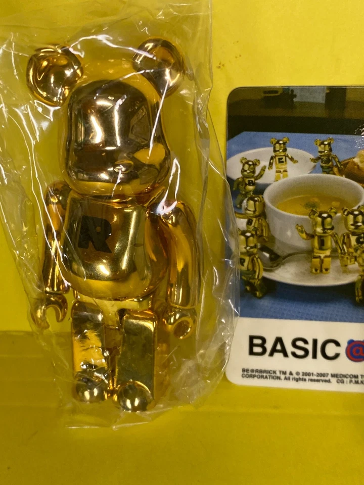 Bearbrick MEDICOM Serie 14 BASIC B Oro 100% 2007 Foto 2 de 2
