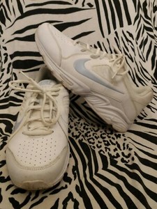 nike view iii women's white