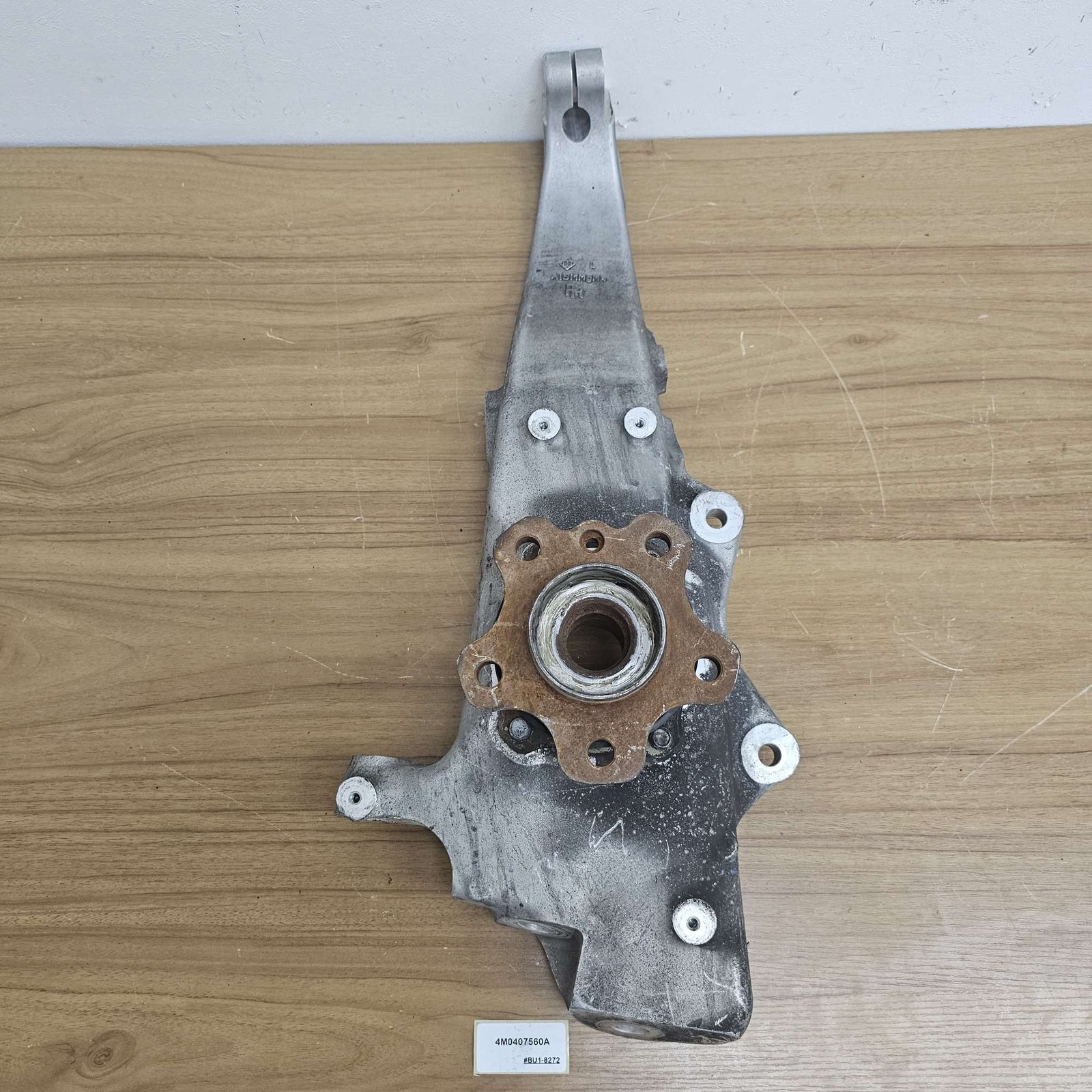 2021 Lamborghini Urus Rotary Fist Front Right 4M0407560A