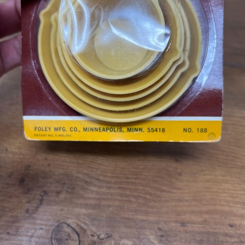 Set misurini e misurini vintage anni 70 Foley Harvest plastica oro NUOVI NOS - Foto 5 di 15