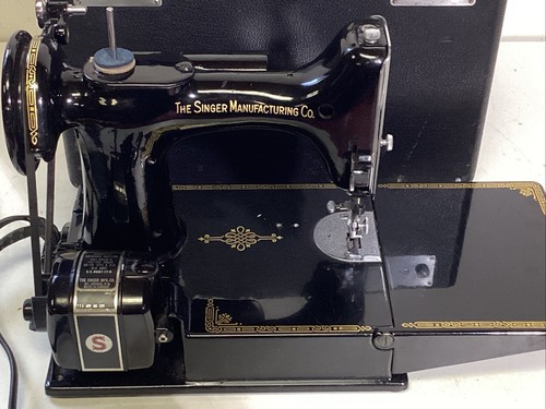 1952 VINTAGE SINGER 221-1 FEATHERWEIGHT SEWING MACHINE/CASE/BOOKLETS/PERFECT - Picture 5 of 24
