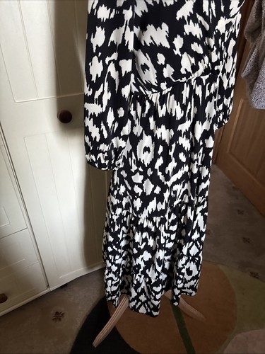 JS Millenium Black Ivory Abstract Print 3/4 Sleeve Long Silky Dress Size S - Picture 7 of 15