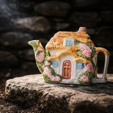 VINTAGE ALBERT KESSLER & CO. 6” COTTAGE TEAPOT