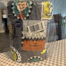 PEANUTS Halloween Gray Soft Plush Throw Blanket 5' x 6 ft - The Big One -New