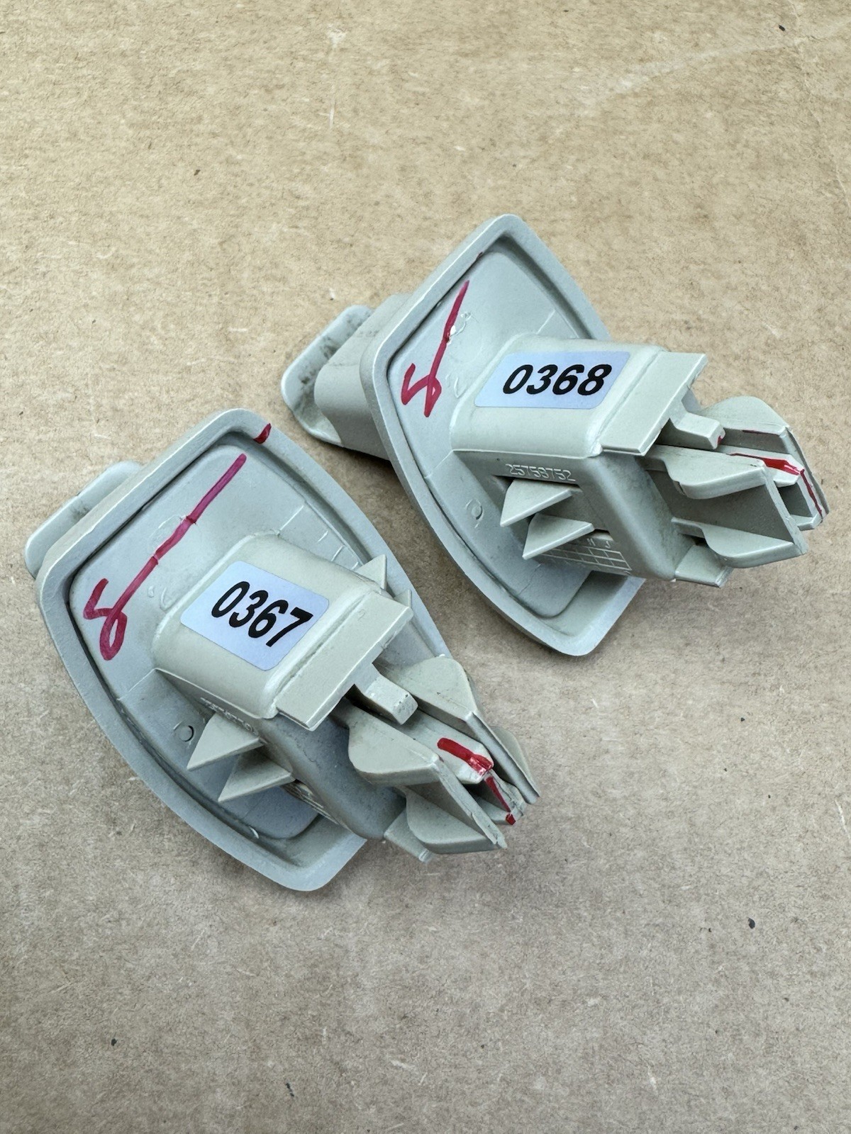 2003-2009 Chevolet Express GMC Savana Van Sun Visor Clip Retainer Set OEM x2 thumbnail 15