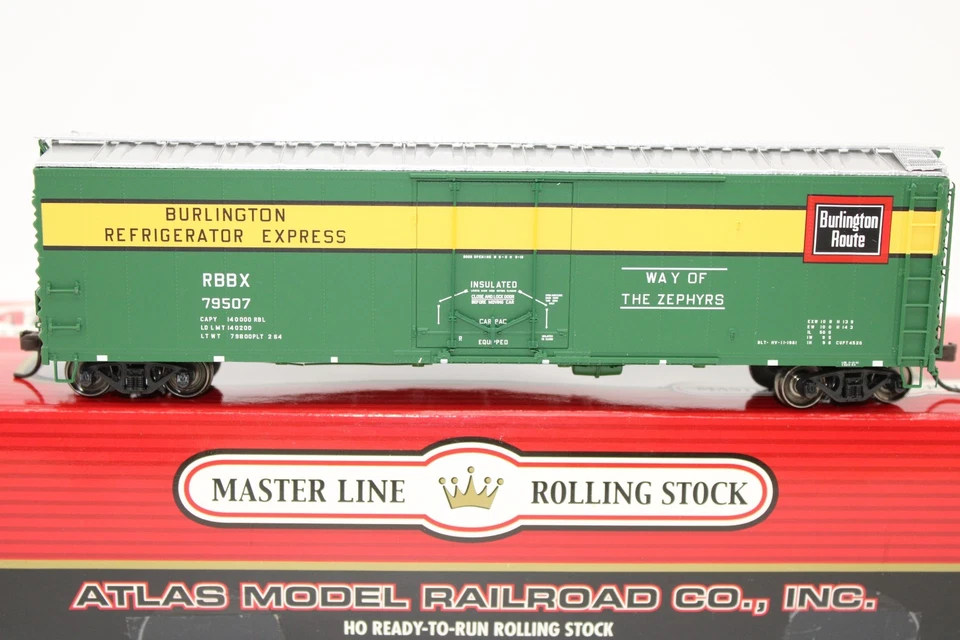 Atlas Master HO Scale RBBX Burlington Route 50' Plug Door Box Car #79507 - Image 2 of 4