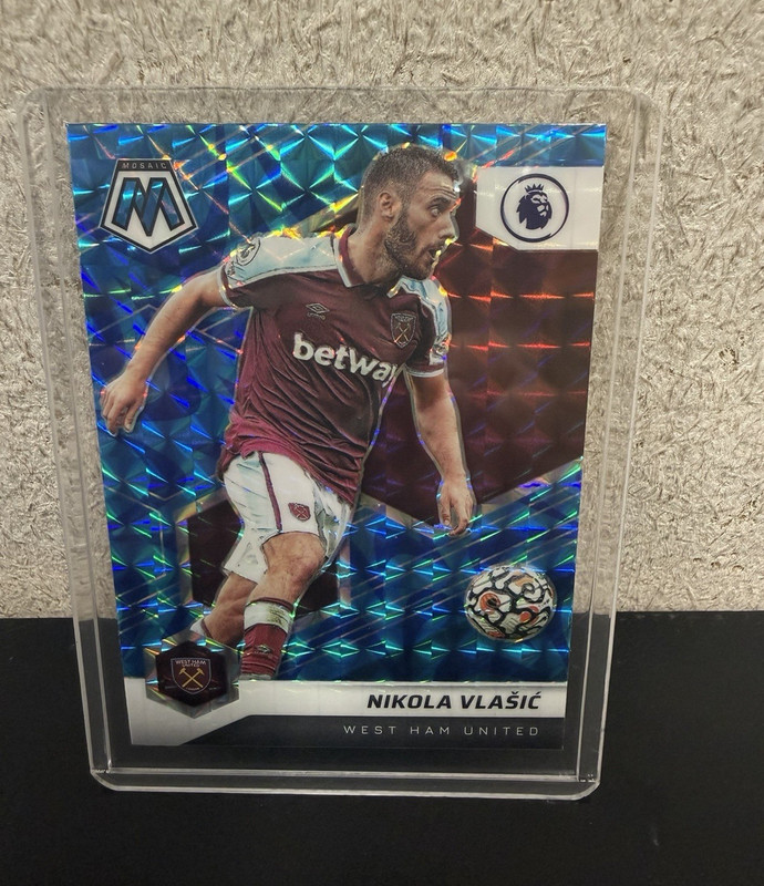 Panini 2021-22 Mosaic Premier League Nikola Vlasic West Ham #86 Blue Prizm