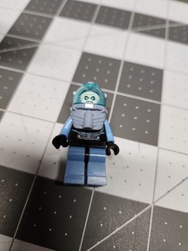 Lego DC Comics: MR. FREEZE Minifigure w/ Headgear Medium Blue from 76000