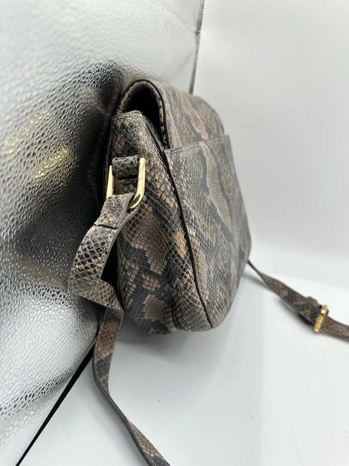 G.I.L.I. Bolso de mano bandolera de cuero con estampado de piel de serpiente multicolor Foto 4 de 4