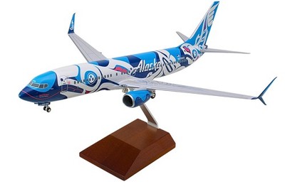 Skymarks SKR8295 Alaska Airlines Boeing 737-800 Xáat Kwáani  Desk 1/100 Model