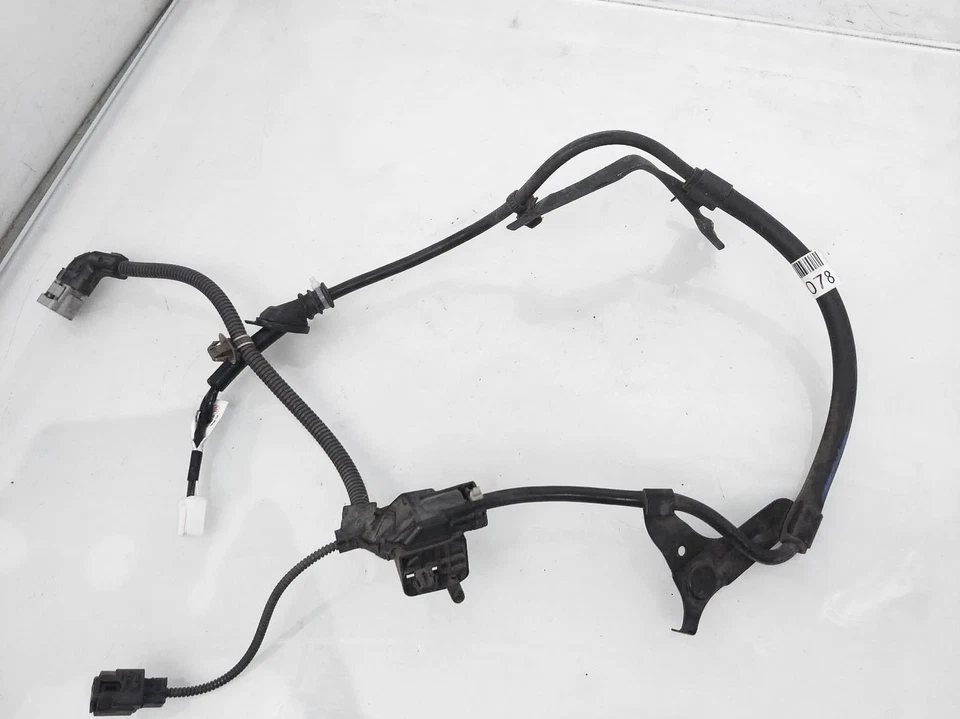 Sensor antifreno ABS rueda trasera izquierda Toyota Venza 2021 890C0-42020 Foto 4 de 4