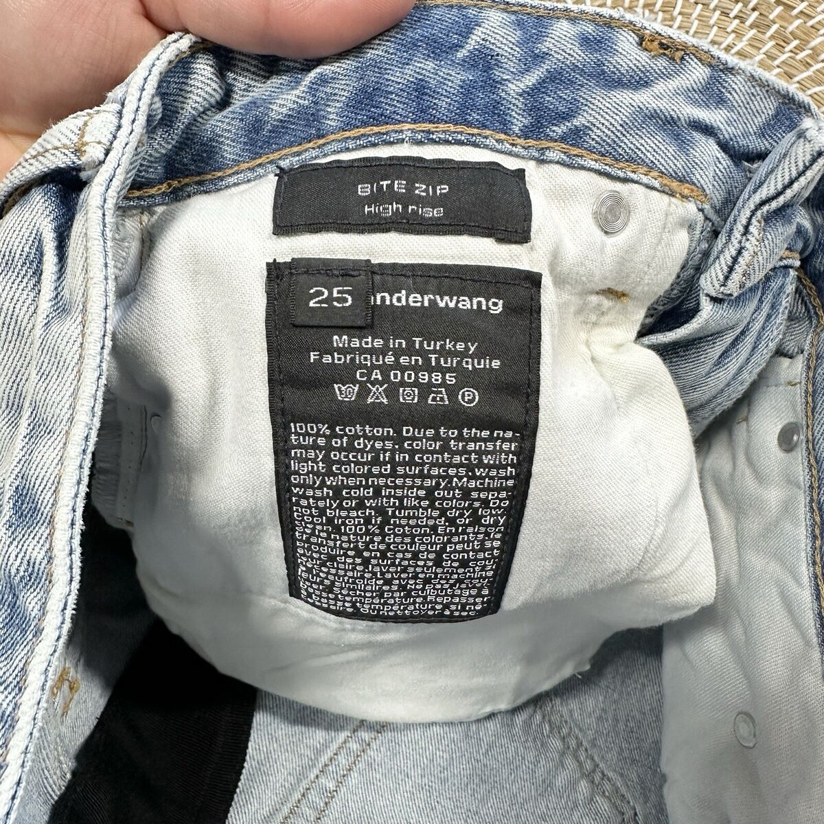 NWT Alexander Wang Bite Zip High Rise Jean Shorts Cut Off in NWT Alexander Wang Bite Zip High Rise Jean Shorts Cut Off in