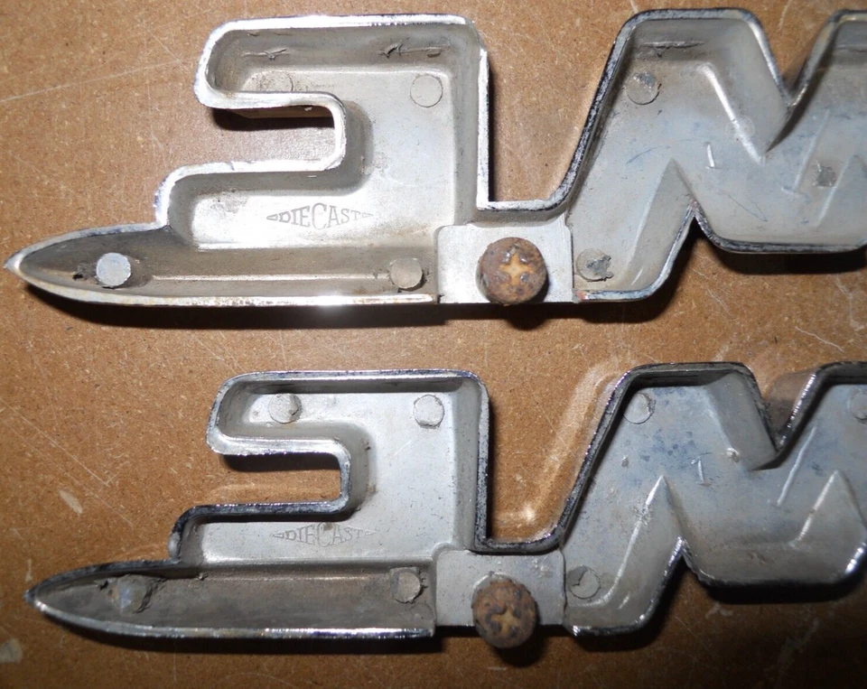 GMC Truck 1955, 1956, 1957 emblemas de guardabarros (par) Foto 4 de 4