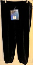 GK ELITE DANCE LADIES LARGE BLACK SMOOTH VELVET CUFFED CAPRI Sz AL NWT 