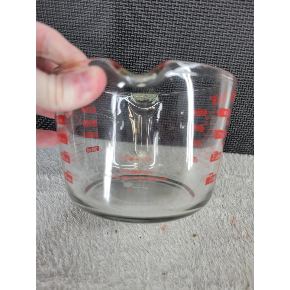 Copo de medição Pyrex 3 xícaras de vidro vermelho medidas feitas nos EUA - Imagem 3 de 4