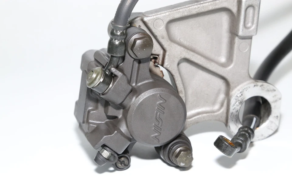 Pinça de freio traseira Yamaha Yzf R6 2006-2016 com suporte de montagem fabricante de equipamento original  - Imagem 2 de 4