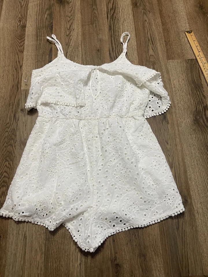 LA Hearts Romper, Women's Size Medium, White, Shorts, Eyelet - Image 2 of 4