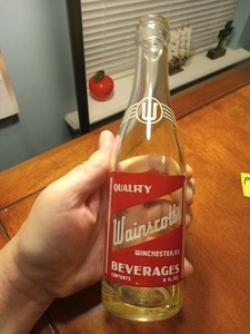 LOOK! "8oz." Hard to Find Near Mint! Ale8 Wainscott soda bottle Winchester, Ky.