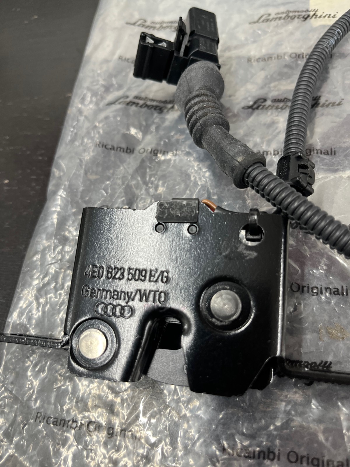 LAMBORGHINI GALLARDO HOOD LOCK 4E0823509