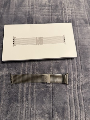 Apple Watch Ultra Bracelet Boucle Milanaise 49mm Titane Naturel Moyen
