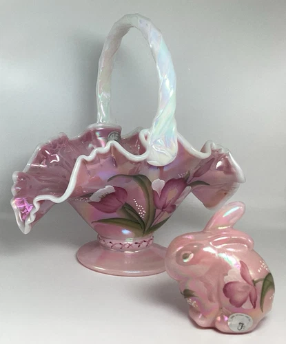 FENTON THE GLASS LEGACY COLLECTION 95th YEAR BASKET AND RABBIT SIGNED