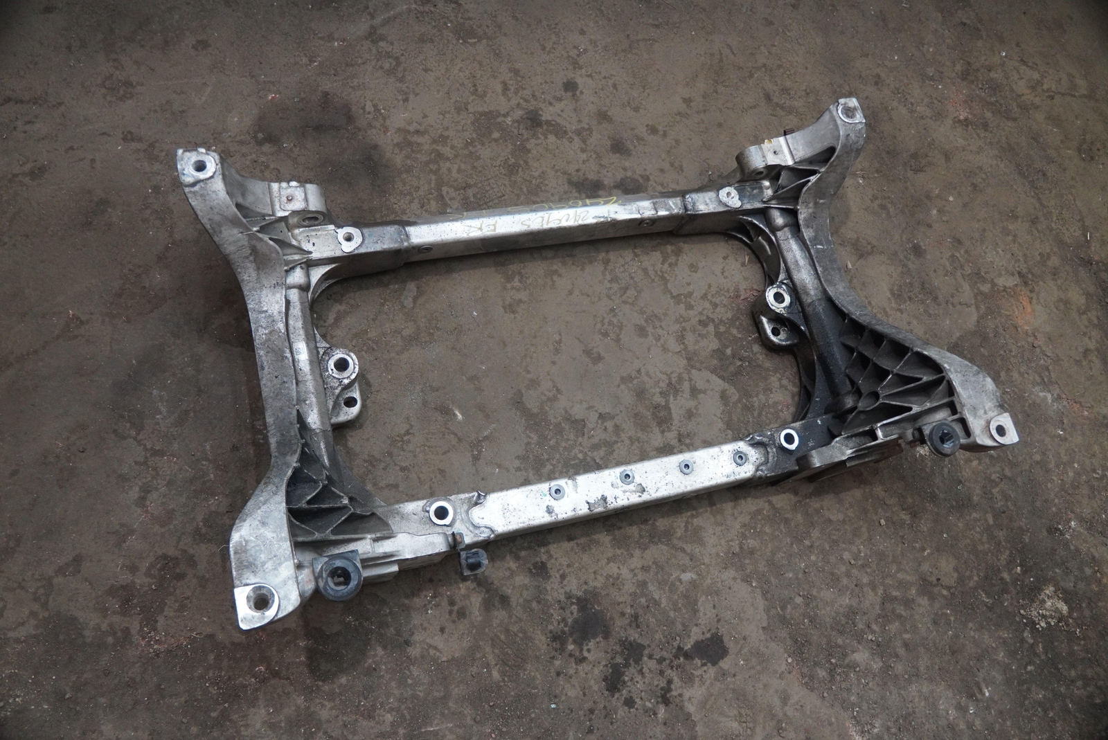 Front Subframe Cradle Crossmember 670003565 Maserati Quattroporte Q4 M156 14-16