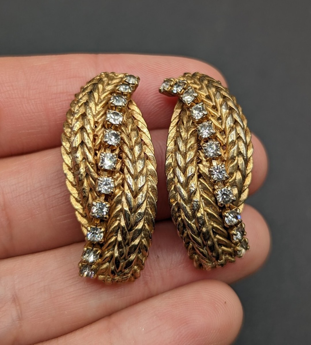 Vintage Hattie Carnegie Signed Gold Tone Clear Rhinestone Clip