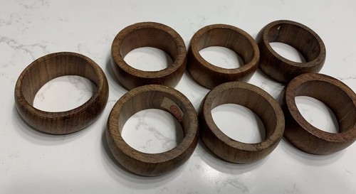 NAPKIN RINGS 7 Piece Set Solid Wood Brown Woodgrain 2" in Diameter EUC - Picture 4 of 6