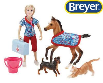 New Breyer Day At The Vet 8-Piece Play Set 62028
