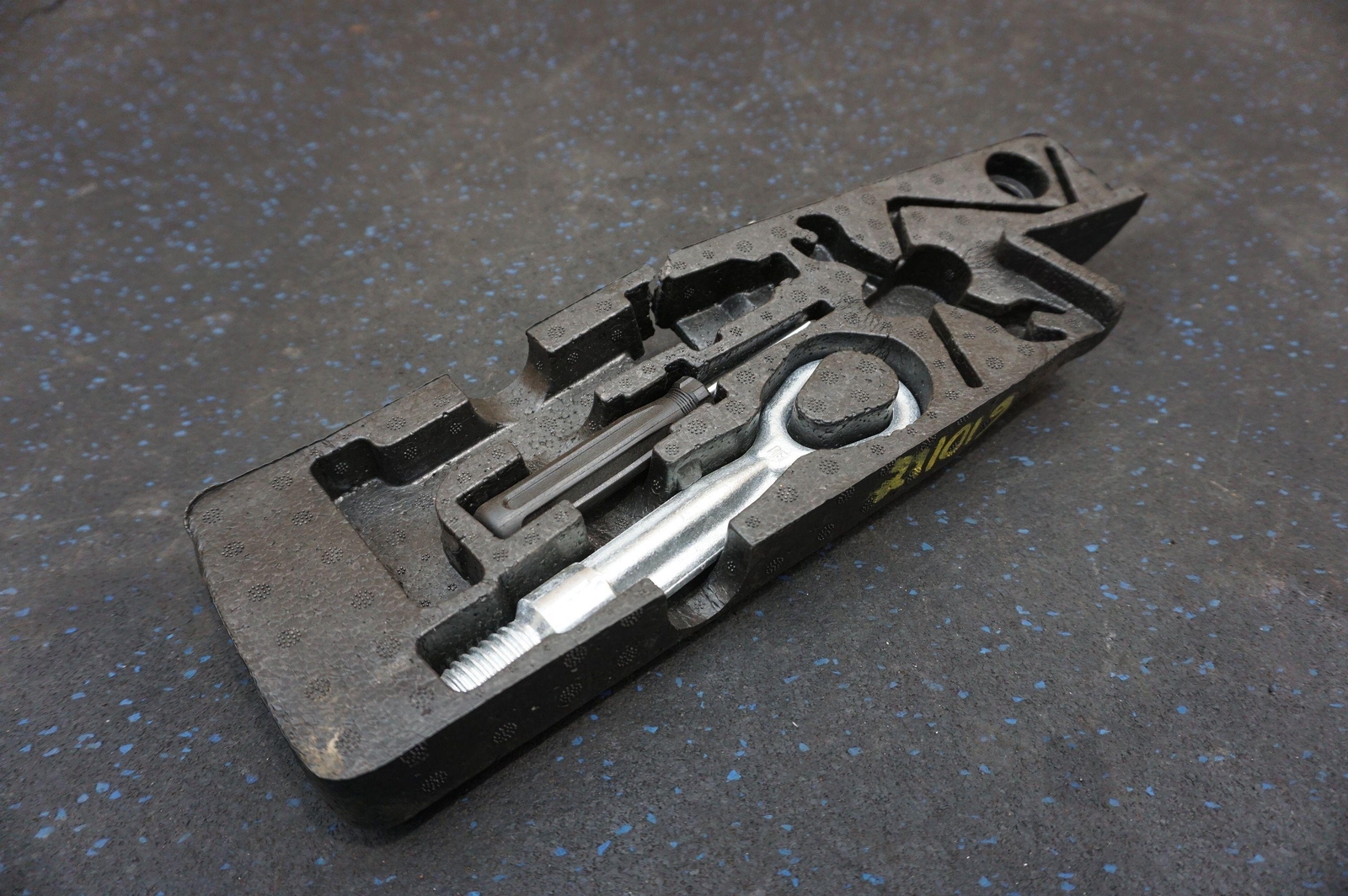 Tow Hook Tool Carrier Set 72157184971 OEM Rolls Royce Ghost Series 1 2010 *Note*