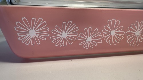Vintage Pyrex Gaiety Daisy Pink Spacesaver Casserole Dish Deep with Lid - Picture 3 of 14