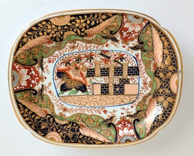 Schale mit Imari-Muster im japanischen Stil. Vermutlich von Coalporte 19. Jahrhundert 