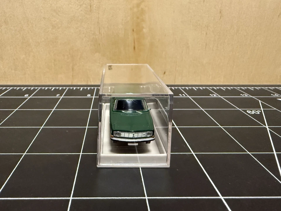 Brekina 29402 Volvo 144 - Green - 1:87/HO - Image 2 of 4